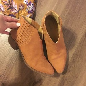Women’s US size 8 booties